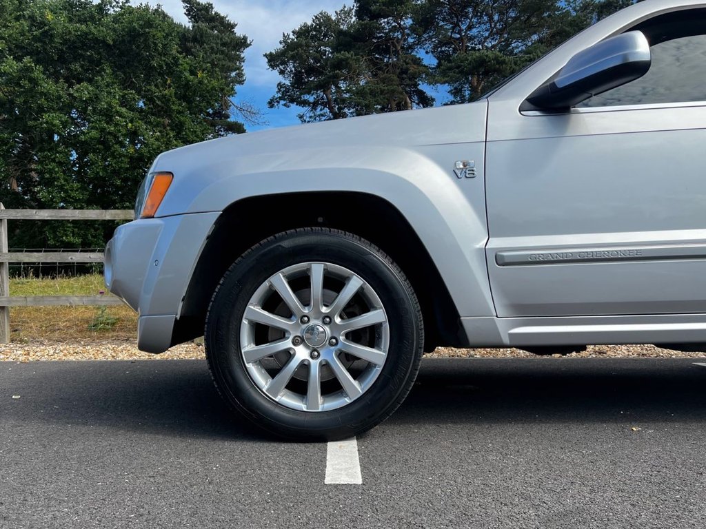 USED 2006 V JEEP GRAND CHEROKEE OVERLAND // HEMI 5.7 V8 322 BHP // 5d // px swap 