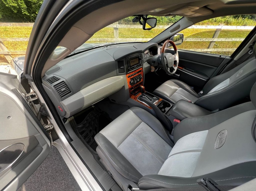 USED 2006 V JEEP GRAND CHEROKEE OVERLAND // HEMI 5.7 V8 322 BHP // 5d // px swap 