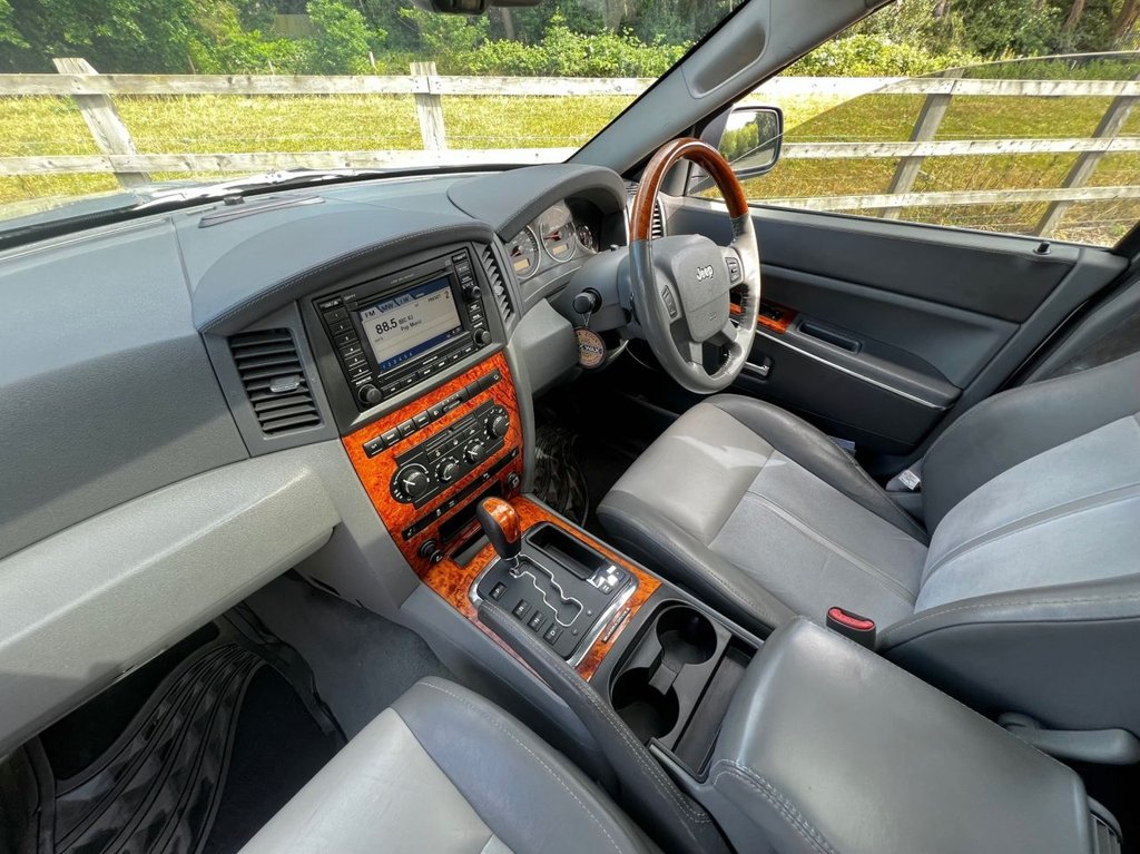 USED 2006 V JEEP GRAND CHEROKEE OVERLAND // HEMI 5.7 V8 322 BHP // 5d // px swap 