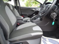 USED 2011 11 FORD FOCUS 1.6 ZETEC 5d 124 BHP New MOT