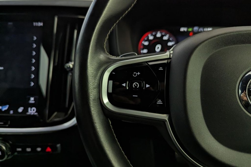 USED 2019 19 VOLVO V60 2.0 D4 R-DESIGN 5d 188 BHP 