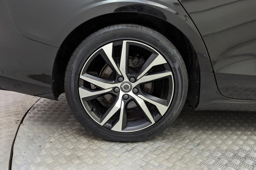 USED 2019 19 VOLVO V60 2.0 D4 R-DESIGN 5d 188 BHP 
