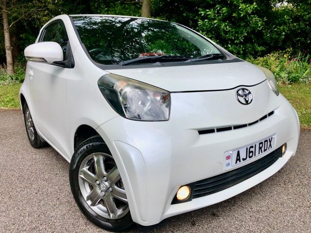 2011 Toyota Iq 1.0 VVT-I IQ2 3d 68 BHP ONLY 2 OWNER WITH 43,300 MILES AND X9 TOYOTA DEALER/SPECIALIST SERVICES//TOYOTA BLUETOOTH HANDSFREE VOICE REC COMMANDS  AND MUSIC //ZERO ROAD TAX//REAR PARK SENSORS//ELECTRIC FOLDING MIRRORS//AIRCON//FRONT FOG LIGHTS//KEYLESS ENTRY AND STARTING