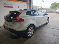 USED 2014 64 VOLVO V40 1.6 D2 CROSS COUNTRY LUX 5d 113 BHP &pound;20 Road Tax