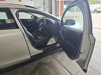 USED 2014 64 VOLVO V40 1.6 D2 CROSS COUNTRY LUX 5d 113 BHP &pound;20 Road Tax