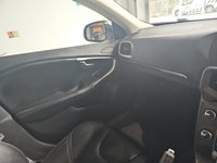 USED 2014 64 VOLVO V40 1.6 D2 CROSS COUNTRY LUX 5d 113 BHP &pound;20 Road Tax
