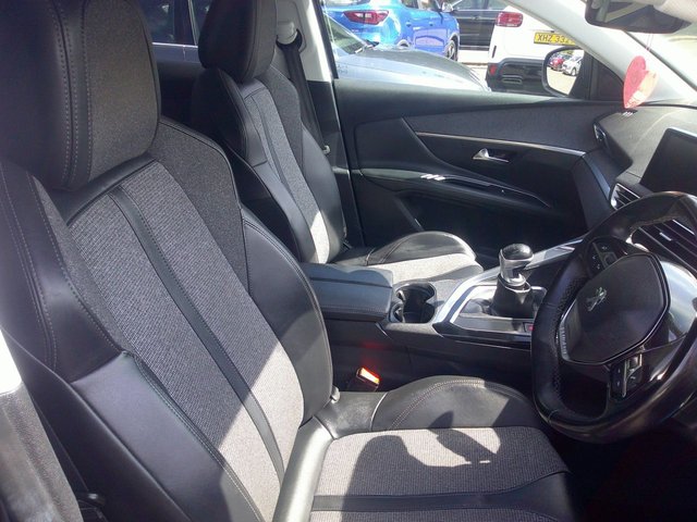 2019 PEUGEOT 3008 - Photo 9