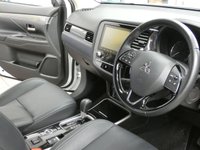 USED 2020 70 MITSUBISHI OUTLANDER 2.0 EXCEED 5d 148 BHP 7 SEATS SAT NAV LEATHER CAMERA 1 OWNER MITSUBISHI WARRANTY TILL NOV 2025