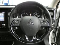 USED 2020 70 MITSUBISHI OUTLANDER 2.0 EXCEED 5d 148 BHP 7 SEATS SAT NAV LEATHER CAMERA 1 OWNER MITSUBISHI WARRANTY TILL NOV 2025