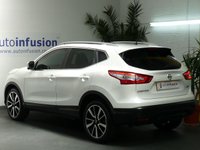 USED 2014 14 NISSAN QASHQAI 1.6 DCI TEKNA 5d 128 BHP &pound;35 ROAD TAX SAT NAV LEATHER SUNROOF CAMERA LOW MILEAGE 2 OWNERS FROM NEW 8 SERVICES TO 38K MILES