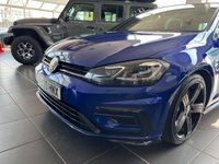USED 2020 20 VOLKSWAGEN GOLF 2.0 R TSI 4MOTION DSG 5d 296 BHP APPLE CARPLAY / ANDROID AUTO - BLUETOOTH HANDSFREE - SAT NAV - USB PORTS - 18" ALLOY WHEELS - TONTED WINDOWS - DESIRABLE LAPIZ BLUE METALLIC PAINT - ADAPTIVE CRUISE CONTROL - CLIMATE CONTROL -