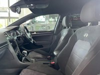 USED 2020 20 VOLKSWAGEN GOLF 2.0 R TSI 4MOTION DSG 5d 296 BHP APPLE CARPLAY / ANDROID AUTO - BLUETOOTH HANDSFREE - SAT NAV - USB PORTS - 18" ALLOY WHEELS - TONTED WINDOWS - DESIRABLE LAPIZ BLUE METALLIC PAINT - ADAPTIVE CRUISE CONTROL - CLIMATE CONTROL -