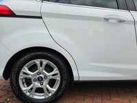 USED 2013 13 FORD B-MAX 1.0 ZETEC 5d 100 BHP FORD B-MAX 1.0 ZETEC 5d 100 BHP