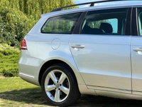 USED 2011 61 VOLKSWAGEN PASSAT 2.0 SE TDI BLUEMOTION TECHNOLOGY 5d 139 BHP 
