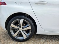 USED 2017 17 PEUGEOT 308 1.2 PURETECH S/S ALLURE 5d 130 BHP PEUGEOT 308 1.2 PURETECH S/S ALLURE 5d 130 BHPblu