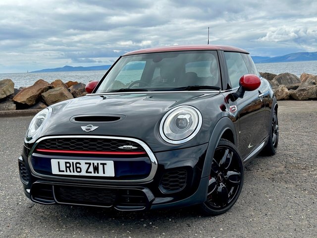2016 16 MINI Hatch John Cooper Works 2.0 JOHN COOPER WORKS 3d 228 BHP
