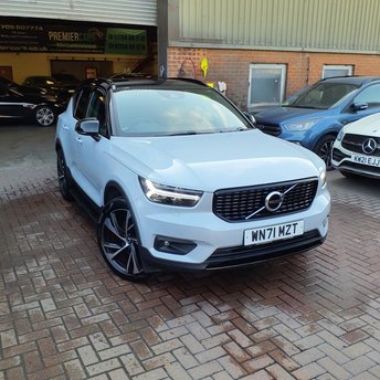 2021 VOLVO XC40