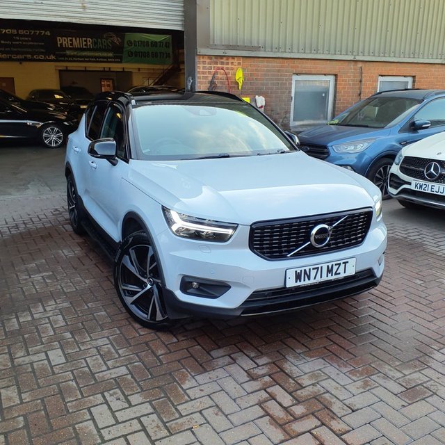 View our VOLVO XC40