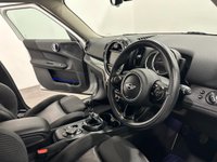 USED 2017 17 MINI COUNTRYMAN 2.0 COOPER D 5d 148 BHP Mini Countryman 2.0 Cooper D Striking high gloss white, Media pack, Part leather, Heated seats