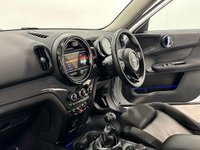 USED 2017 17 MINI COUNTRYMAN 2.0 COOPER D 5d 148 BHP Mini Countryman 2.0 Cooper D Striking high gloss white, Media pack, Part leather, Heated seats