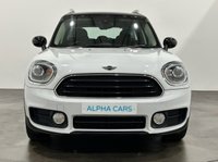 USED 2017 17 MINI COUNTRYMAN 2.0 COOPER D 5d 148 BHP Mini Countryman 2.0 Cooper D Striking high gloss white, Media pack, Part leather, Heated seats