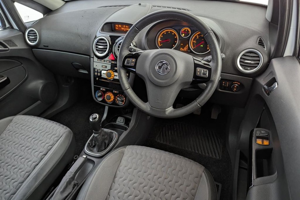 USED 2015 15 VAUXHALL CORSA 1.2 SE 3d  