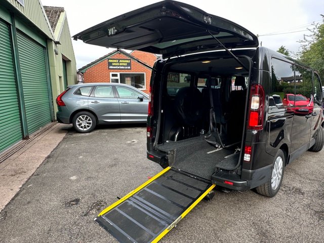 2015 RENAULT TRAFIC - Photo 2