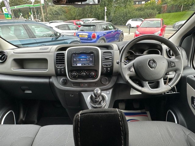 2015 RENAULT TRAFIC - Photo 4