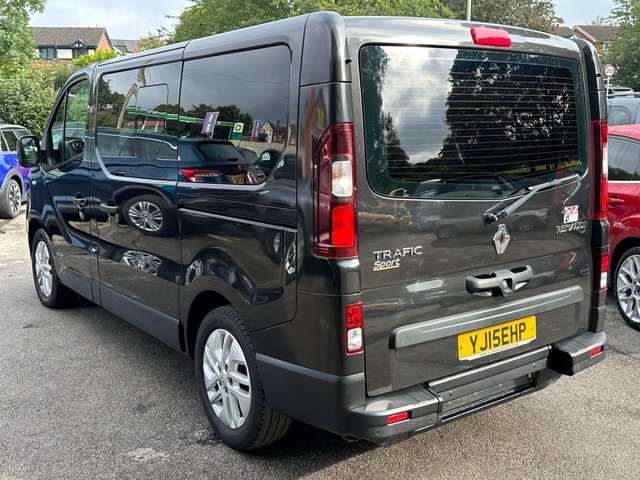 2015 RENAULT TRAFIC - Photo 8