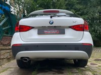 USED 2011 11 BMW X1 2.0 XDRIVE20D SE 5d 174 BHP STUNNING AND HIGH SPEC BMW X1 X-DRIVE SUV 5DR - 2.0 DIESEL - AUTOMATIC - 1 FORMER KEEPER - COMPREHENSIVE SERVICE HISTORY - TWIN ELEC GLASS ROOF - FULL STONE LEATHER