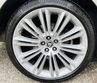 USED 2010 10 JAGUAR XJ 3.0 D V6 PORTFOLIO SWB 4d 275 BHP 