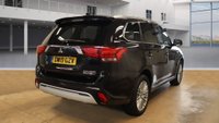 USED 2019 19 MITSUBISHI OUTLANDER 2.4 PHEV JURO 5d 207 BHP APP BASED SAT NAV REAR CAMERA VAT Q 1 OWNER MITSUBISHI WARRANTY TILL JUNE 2024