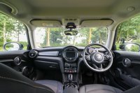 USED 2019 69 MINI HATCH COOPER 1.5 Cooper Classic II 3dr Automatic [Comfort Pack] Euro 6 (DAB Radio, Visual Boost, Heated Seats, Bluetooth, Air Con) !! NATIONWIDE DELIVERY AVAILABLE !!