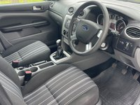 USED 2010 10 FORD FOCUS 1.6 STYLE 5d 100 BHP LOW MILEAGE
