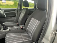 USED 2010 10 FORD FOCUS 1.6 STYLE 5d 100 BHP LOW MILEAGE