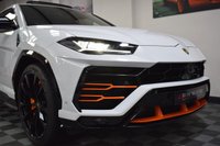 USED 2020 LAMBORGHINI URUS 4.0 V8 5d 641 BHP PAN ROOF / 23" / HUD / 1 OWNER