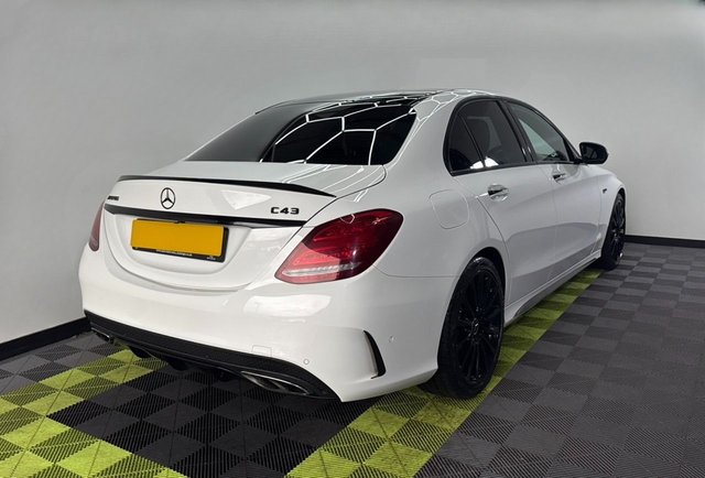 2017 Mercedes-Benz C-CLASS - Photo 2