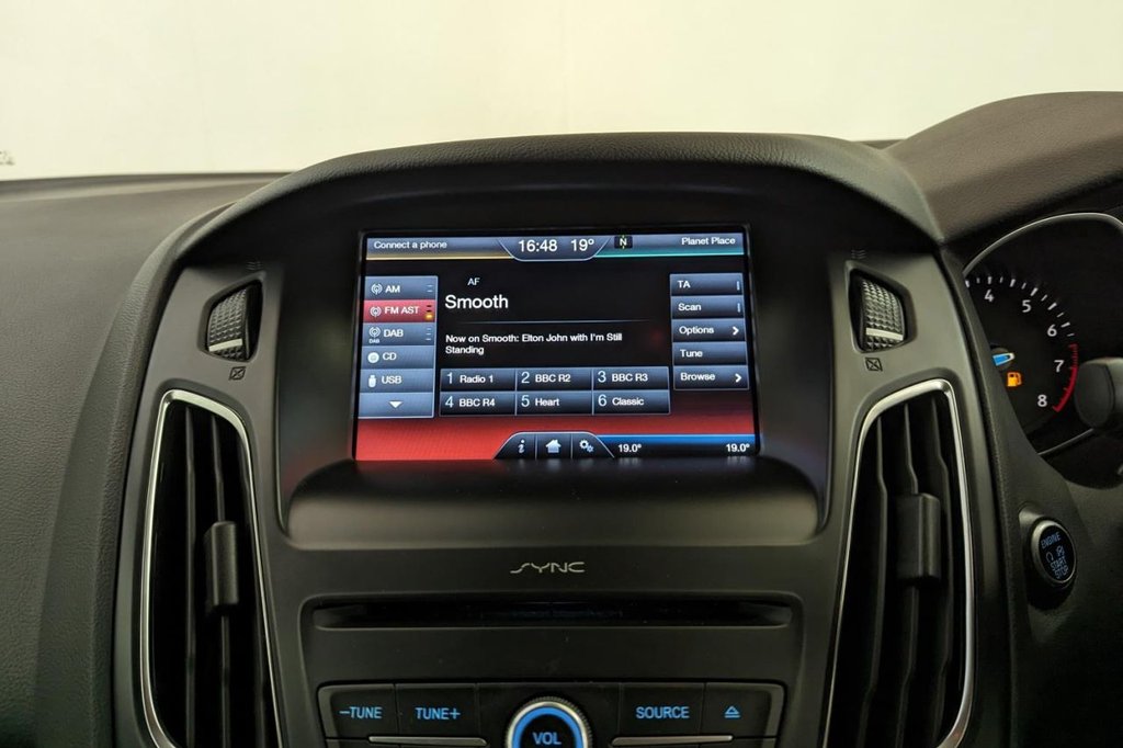 USED 2016 16 FORD FOCUS 1.0 TITANIUM 5d  