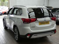 USED 2019 68 MITSUBISHI OUTLANDER 2.0 JURO 5d 148 BHP 7 SEATS APP SAT NAV REAR CAMERA PARKING SENSORS LOW MILEAGE MITSUBISHI WARRANTY TILL FEB 2024