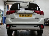 USED 2019 68 MITSUBISHI OUTLANDER 2.0 JURO 5d 148 BHP 7 SEATS APP SAT NAV REAR CAMERA PARKING SENSORS LOW MILEAGE MITSUBISHI WARRANTY TILL FEB 2024
