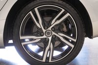 USED 2018 18 VOLVO V40 2.0 D3 R-DESIGN PRO 5d 148 BHP + HUGE SPECIFICATION +