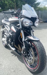 USED 2017 17 TRIUMPH STREET TRIPLE RS 765cc Roadster Naked A lovely, well cared for, FSH, low mileage Street Triple RS