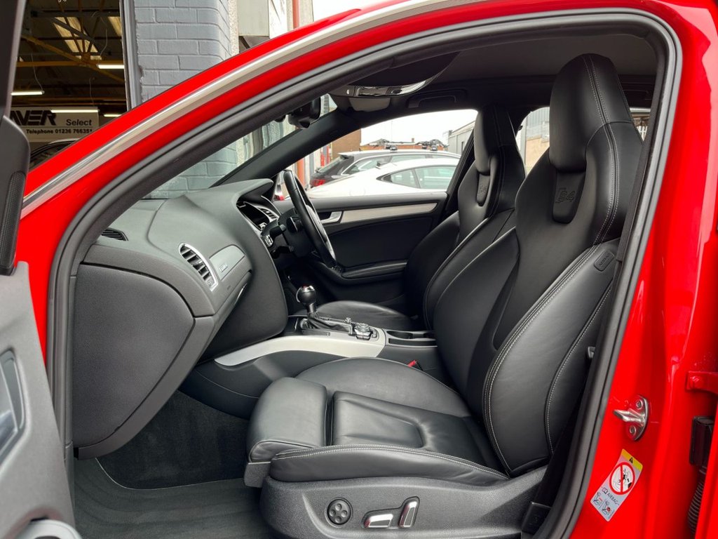 USED 2013 63 AUDI A4 3.0 S4 AVANT QUATTRO 5d 329 BHP 