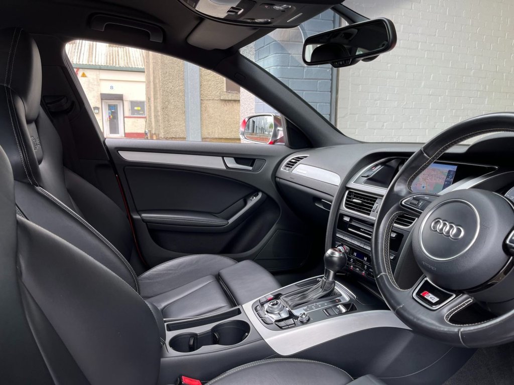 USED 2013 63 AUDI A4 3.0 S4 AVANT QUATTRO 5d 329 BHP 