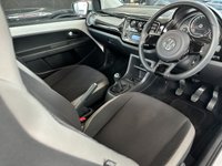 USED 2014 14 VOLKSWAGEN UP 1.0 HIGH UP 3d 74 BHP AIR CONDITIONING - AUX IN SOCKET - HEATED SEATS - DRIVER SEAT HEIGHT ADJUSTMENT -  ALLOY WHEELS - FRONT FOG LIGHTS