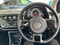 USED 2014 14 VOLKSWAGEN UP 1.0 HIGH UP 3d 74 BHP AIR CONDITIONING - AUX IN SOCKET - HEATED SEATS - DRIVER SEAT HEIGHT ADJUSTMENT -  ALLOY WHEELS - FRONT FOG LIGHTS