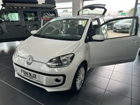 USED 2014 14 VOLKSWAGEN UP 1.0 HIGH UP 3d 74 BHP AIR CONDITIONING - AUX IN SOCKET - HEATED SEATS - DRIVER SEAT HEIGHT ADJUSTMENT -  ALLOY WHEELS - FRONT FOG LIGHTS