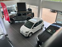 USED 2014 14 VOLKSWAGEN UP 1.0 HIGH UP 3d 74 BHP AIR CONDITIONING - AUX IN SOCKET - HEATED SEATS - DRIVER SEAT HEIGHT ADJUSTMENT -  ALLOY WHEELS - FRONT FOG LIGHTS
