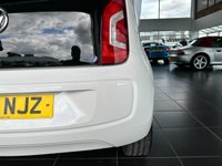 USED 2014 14 VOLKSWAGEN UP 1.0 HIGH UP 3d 74 BHP AIR CONDITIONING - AUX IN SOCKET - HEATED SEATS - DRIVER SEAT HEIGHT ADJUSTMENT -  ALLOY WHEELS - FRONT FOG LIGHTS