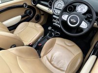 USED 2010 10 MINI CONVERTIBLE 1.6 ONE 2d 98 BHP BLUETOOTH HANDSFREE - AIR CONDITIONING - 17" CROWN SPOKE ALLOYS - HEIGHT ADJUSTABLE SEATS (DRIVER AND PASSENGER) -